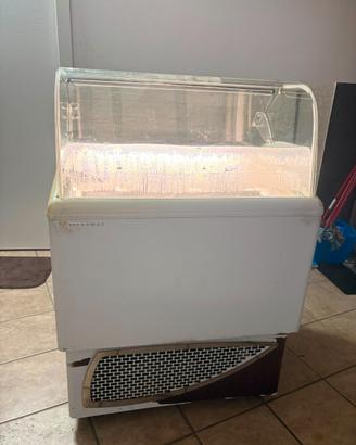 Banco vetrina per gelato Tecfrigo Carisma 4+4