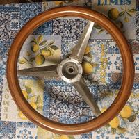 Volante in legno per auto d'epoca