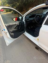 Macchina Peugeot