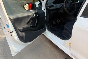 Macchina Peugeot