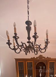 Grande lampadario vintage a 8 luci in metallo