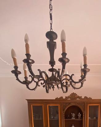 Grande lampadario vintage a 8 luci in metallo