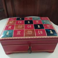 portagioie di pelle e carillon