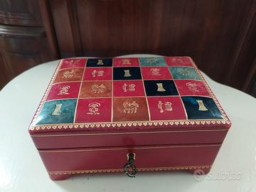 portagioie di pelle e carillon