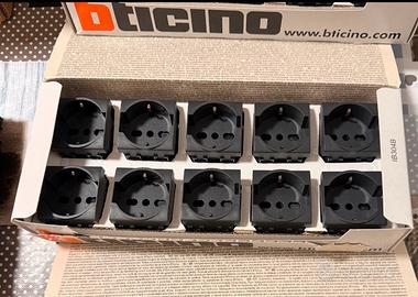 Bticino living light L4140/16
