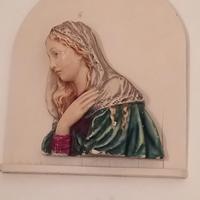 scultura della madonna antica