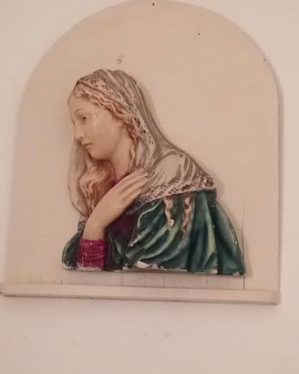 scultura della madonna antica