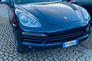 Auto tenuta molto bene  in ottomo stato