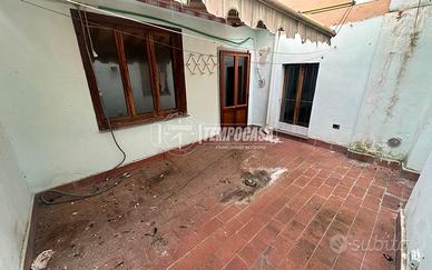 AMPIO TRILOCALE DA RISTRUTTURARE IN CENTRO STORICO