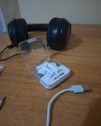 Cuffie padiglione e cuffie bluetooth 