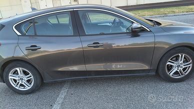 automobile Ford Focus 