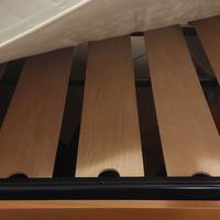Struttura letto a doghe con materasso