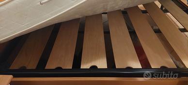 Struttura letto a doghe con materasso