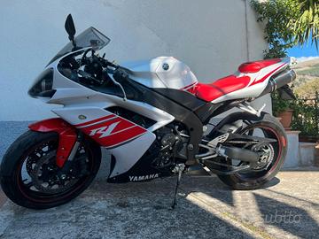 Yamaha R1