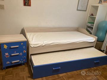 Letto bambino doppio materasso e comodino