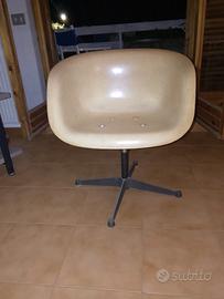 Poltroncina Eames Shell