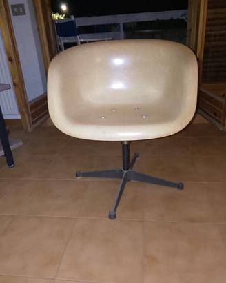 Poltroncina Eames Shell