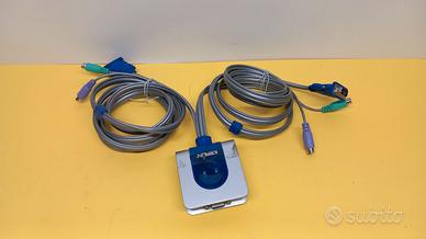 KVM switch PS2 per gestire 2 PC console da unica p