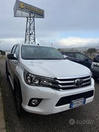 Toyota Hilux 2.4 D-4D 4WD Executive my17" IVA ESP