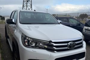 Toyota Hilux 2.4 D-4D 4WD Executive my17" IVA ESP