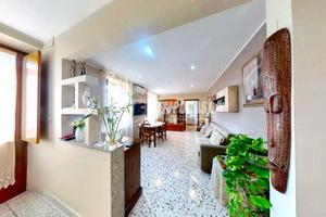 AMPIO QUADRILOCALE RISTRUTTURATO DOPPI SERVIZI IN