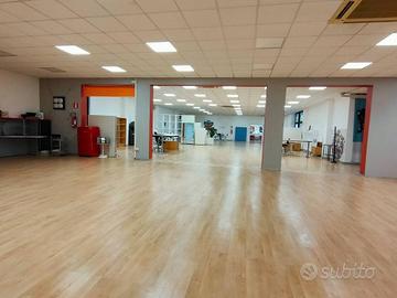Immobile di 923 m² con più di 5 locali a Pasian di