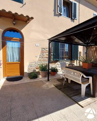 Casa indipendente di 180 m² con più di 5 locali a 
