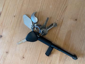 Mini tonfa porta chiavi da difesa personale