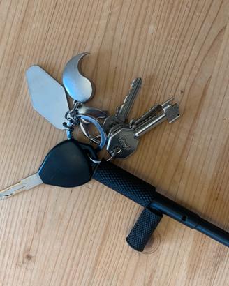 Mini tonfa porta chiavi da difesa personale
