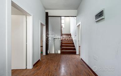 Villa indipendente su 4 lati già libera