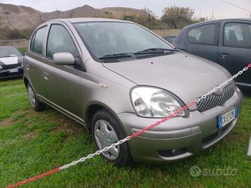 Toyota Yaris 1.0i 16V cat 5 porte Sol 150.000 km