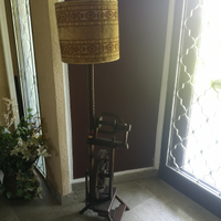 Arcolaio in legno con lampada