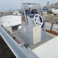 BARCA A MOTORE MANO' 18