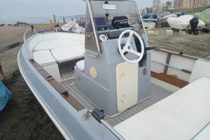 BARCA A MOTORE MANO' 18