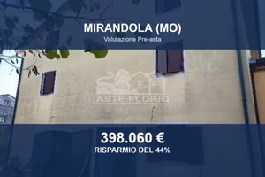 Immobile in asta di 718 m² con più di 5 locali a M