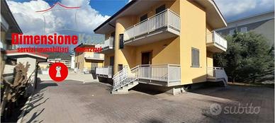 Villa di 300 m² con 4 locali e box auto a Nola