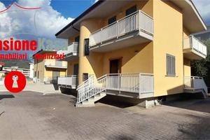 Villa di 300 m² con 4 locali e box auto a Nola