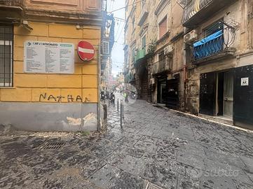 3 LOCALI A NAPOLI