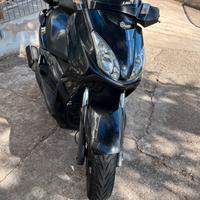 X Max Yamaha 250