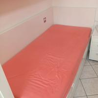Letto singolo con secondo letto più due materassi 