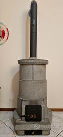 Stufa a legna in pietra ollare