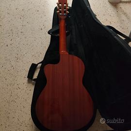 Chitarra classica amplificata