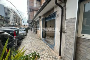 Negozio a Napoli Via Tiberio 1 locali