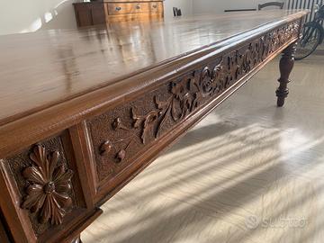 Tavolo antico di fine '800 scolpito con intagli