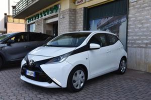 Toyota Aygo 1.0 x-play m-mt 51 Kw 69 cv