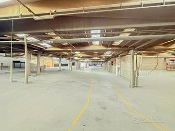 CAPANNONE A CARUGATE