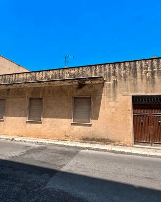 Soluzione indipendente con giardino e garage