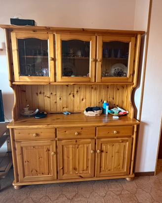Cassapanca ad angolo + tavolo + sedie  credenza