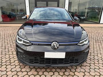 Volkswagen Golf 1.5 eTSI 225 CV EVO ACT DSG R-Line