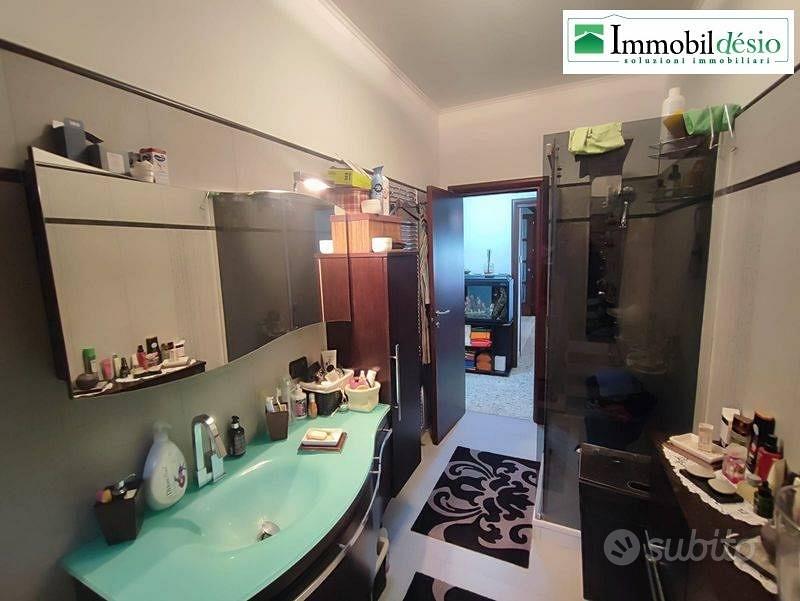 Appartamento di 146 m² con più di 5 locali e box a - Altro